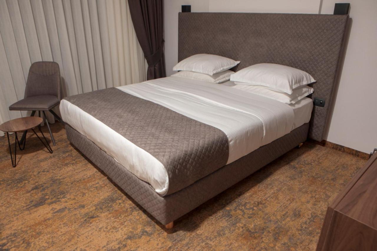 Qama Hotel Kosovo Polje Exteriér fotografie