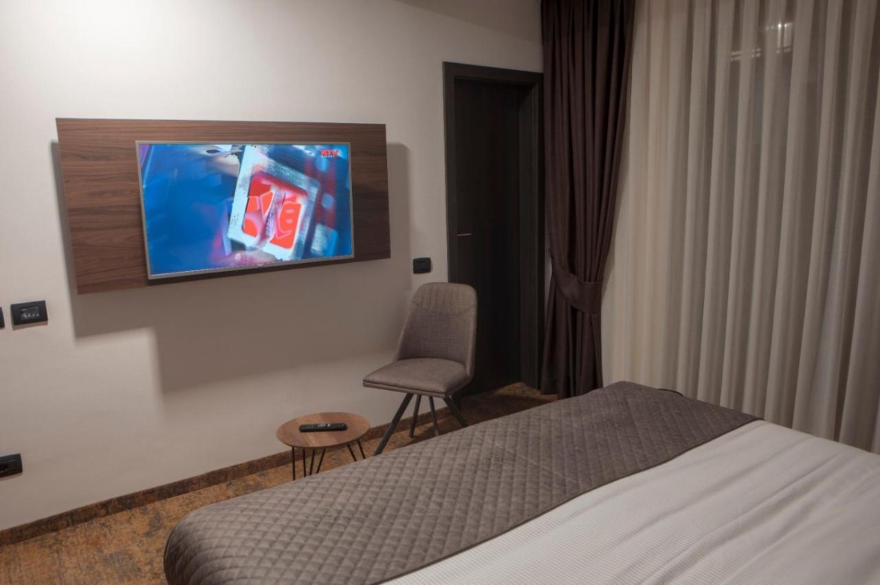Qama Hotel Kosovo Polje Exteriér fotografie