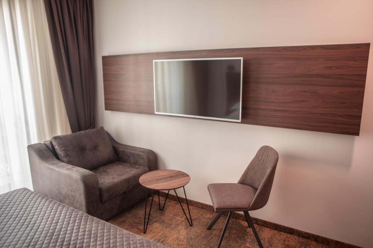 Qama Hotel Kosovo Polje Exteriér fotografie